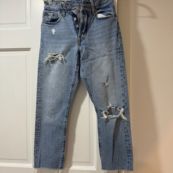 Levi’s 501 Cropped Ripped Jean - Picture 1 of 2